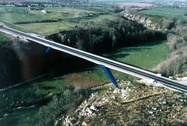 Le pont à béquilles sur l'Ante (1993) est un pont à béquilles de hauteur variable, à poutre-caisson. Il est situé sur la déviation de Falaise, dans le Calvados