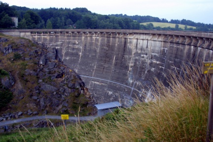 Barrage de Pareloup, sur le Lac dans l_Aveyron