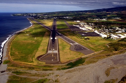 Aéroport de St Denis de la Réunion, Gillot