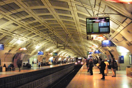 Métro Eole Station Magenta