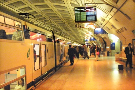 Métro Eole Station Magenta