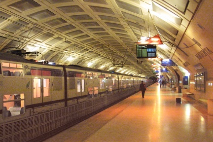 Métro Eole Station Magenta
