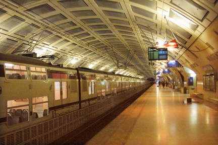 Métro Eole Station Magenta