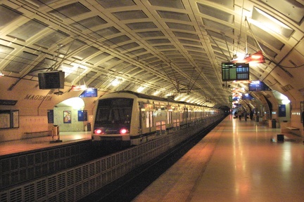 Métro Eole Station Magenta