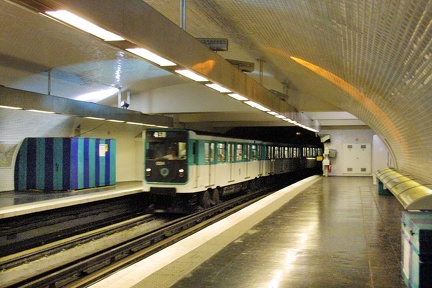 Métro à PARIS ligne 4