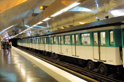 Métro à PARIS ligne 4