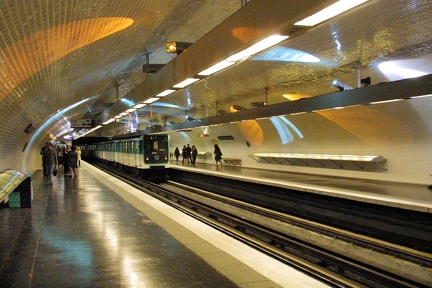 Métro à PARIS ligne 4