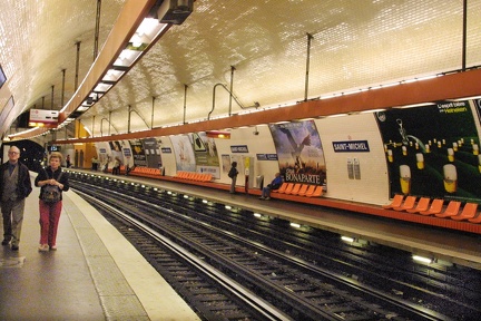 Métro à PARIS ligne 4