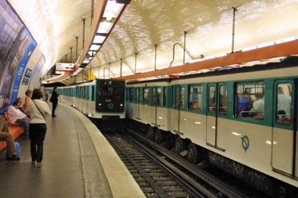 Métro à PARIS ligne 4