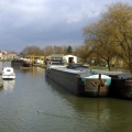 Port fluvial, sur le canal reliant
