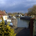 Port fluvial, sur le canal reliant