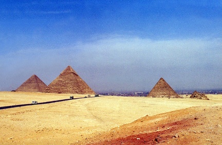 08868 pyramides kheops kheprhen mykherinos egypte