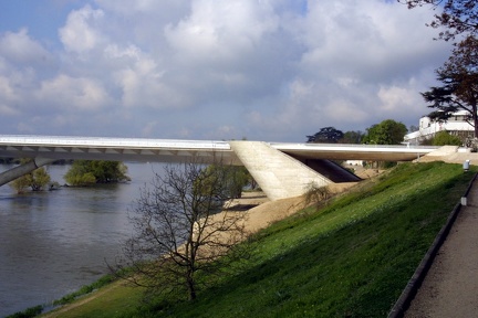 Pont de l_Europe sur la Loire à Orléans
