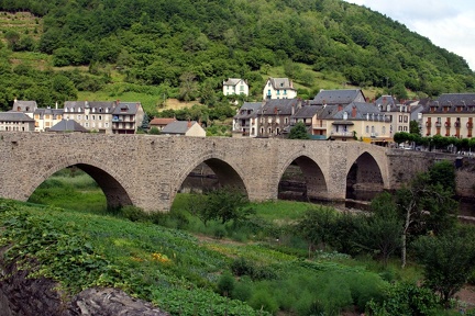 Pont gothique d'Estaing (XVIe siècle) sur le Lot 
